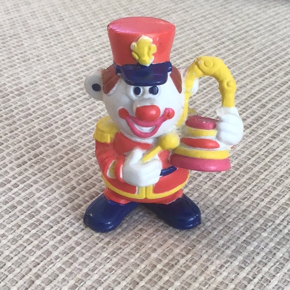 Vintage 1981 Mego Corp Clown Figurine, 2 1/4” - Picture 12 of 13